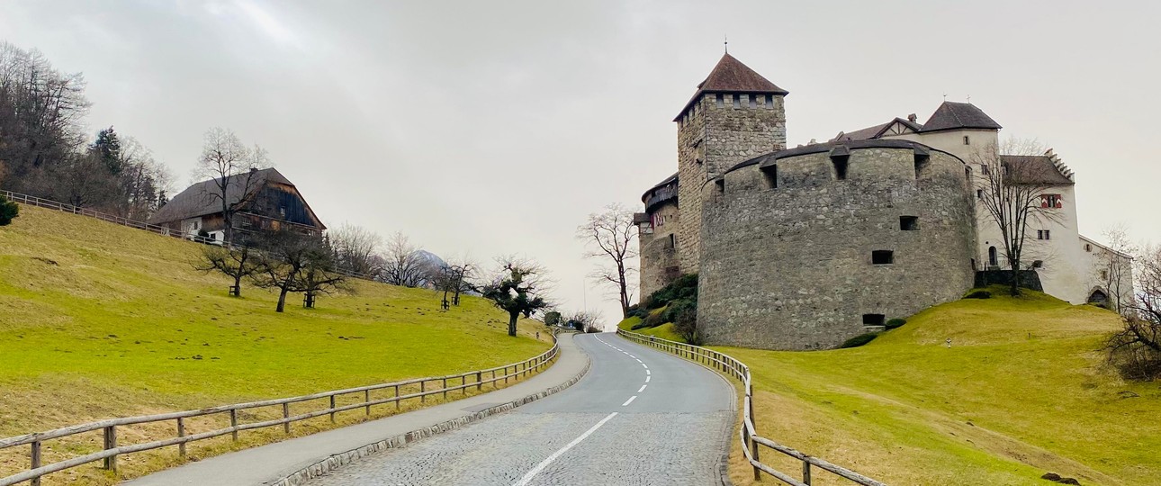 Schloss Vaduz, der Sitz des Staatsoberhauptes von Liechtenstein: Im kleinen Land sind einige Flugzeuge registriert.