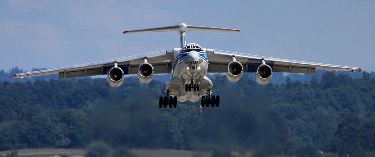 Ilyushin Il-76 von Volga-Dnepr: Flug über die Slowakei und Polen nach Russland.