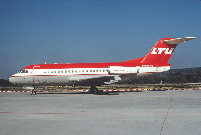 Die Fokker 28 mit dem Kennzeichen D-ABAQ verließ die Werkshallen 1969 als viertes Exemplar des Modells. Obwohl sich LTU früh für den Regionaljet der Holländer entschieden hatte, blieb die Fokker 28 nur vier Jahre in der Flotte.