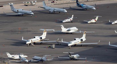 Businessjets und Kleinflugzeuge auf einem US-Airport: Der Haushaltsstreit hat jetzt auch Auswirkungen auf die Allgemeine- und Geschäftsluftfahrt.