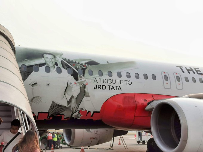 Tata auf dem Flugzeug in Guwahati