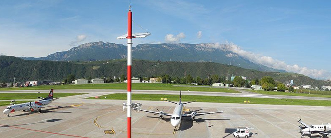 Flughafen Bozen (Archivbild): Bald soll es wieder Verkehr geben.