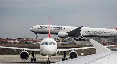 Flieger von Turkish Airlines in Istanbul: Gülen-Anhänger wurden aus dem Personal entfernt.