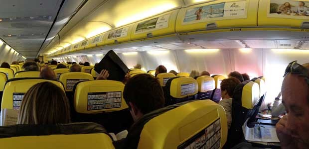 Kabine bei Ryanair: Finden Sie den Businessreisenden.