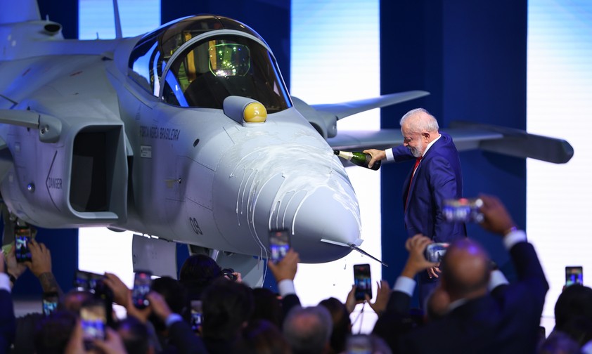 Staatspräsident Luiz Inácio Lula da Silva tauft die erste heimische Gripen E: Gemeinschaftsprojekt von Saab und Embraer