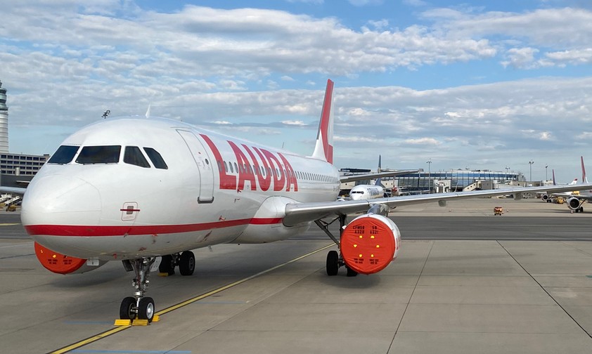 Geparktes Lauda-Flugzeug in Wien: Die Airline ist unzufrieden mit den Umsätzen an Bord.
