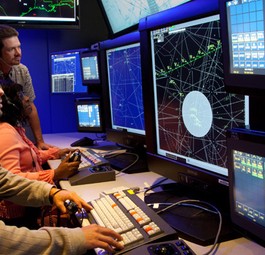 In den Testräumen der FAA probiert man sich an der neuen Technik.