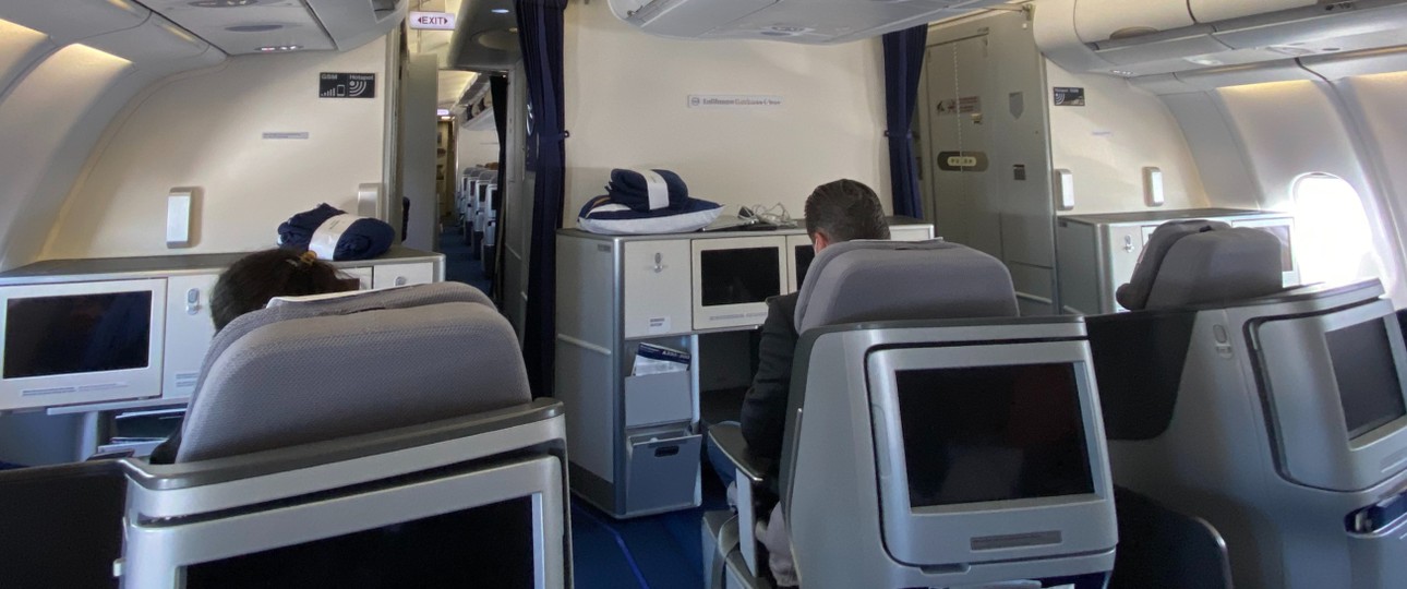 Business-Class-Sitze in einem Airbus A330 von Lufthansa: Neuerung in Sicht.