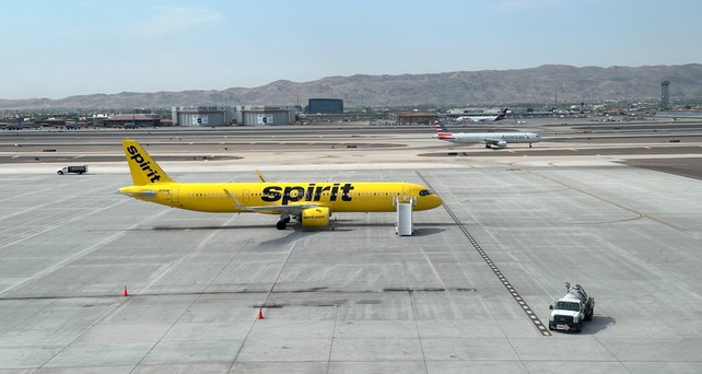 Flugzeuge von Spirit und American AIrlines in Phoenix: Die gleben Flieger heben nicht mehr ab.
