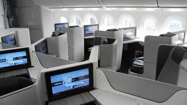 Die Business Class für 20 Reisende besteht aus einzelnen Kojen. Die Sitze sind 53 Zentimeter breit und lassen sich in ein Bett verwandeln.