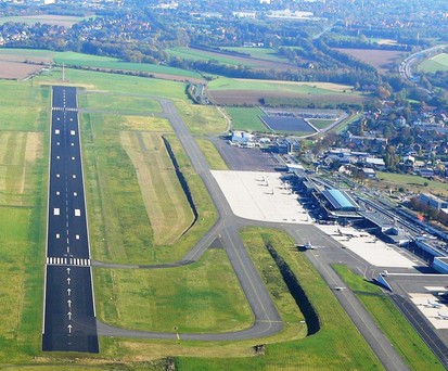 Flughafen Dortmund: Die Landeschwellen ähneln Zebrastreifen.