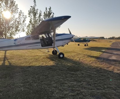 Zwei Flugzeuge der Flugschule Flying Parrot: Ein Fluglehrer der Flugschule hat am 4. Juli mutmaßlich Selbstmord begangen.