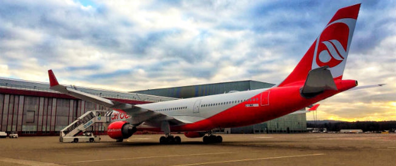 Die ehemalige D-ALPB: Die Air-Berlin-Maschine wird zur G-VMIK.