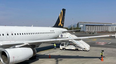 Der  aktuell älteste noch fliegenden Airbus A320: Das Flugzeug mit der Kennung ZS-GAR trögt die Lackierung von Lift.