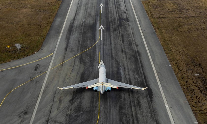 Bombardier Global 8000 am Flughafen Salzburg: Kurzer Besuch.