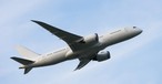 Boeing 787-8 im Flug: Der Dreamliner könnte bald zu Frachtflugzeugen umgerüstet werden.