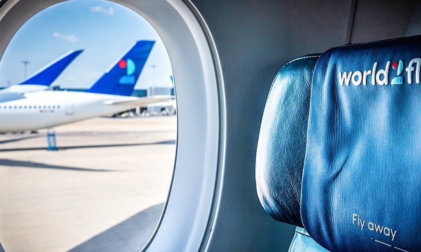 Flieger von World 2 Fly: Die Airline fliegt für Corendon von Düsseldorf nach Curação.