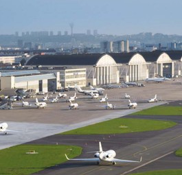 Hangar am Flughafen Le Bourget: Die Parkpositionen werden knapp.