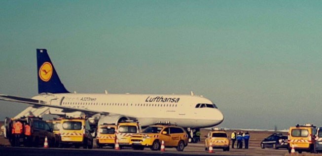 A320 Neo mit dem Kennzeichen D-AINA: Vom Rollweg abgekommen.