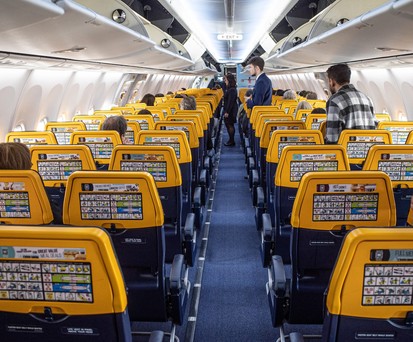 Kabine von Ryanair: Die Airline erhebt in England eine Gebühr, wenn man neben seinen Kindern sitzen will.