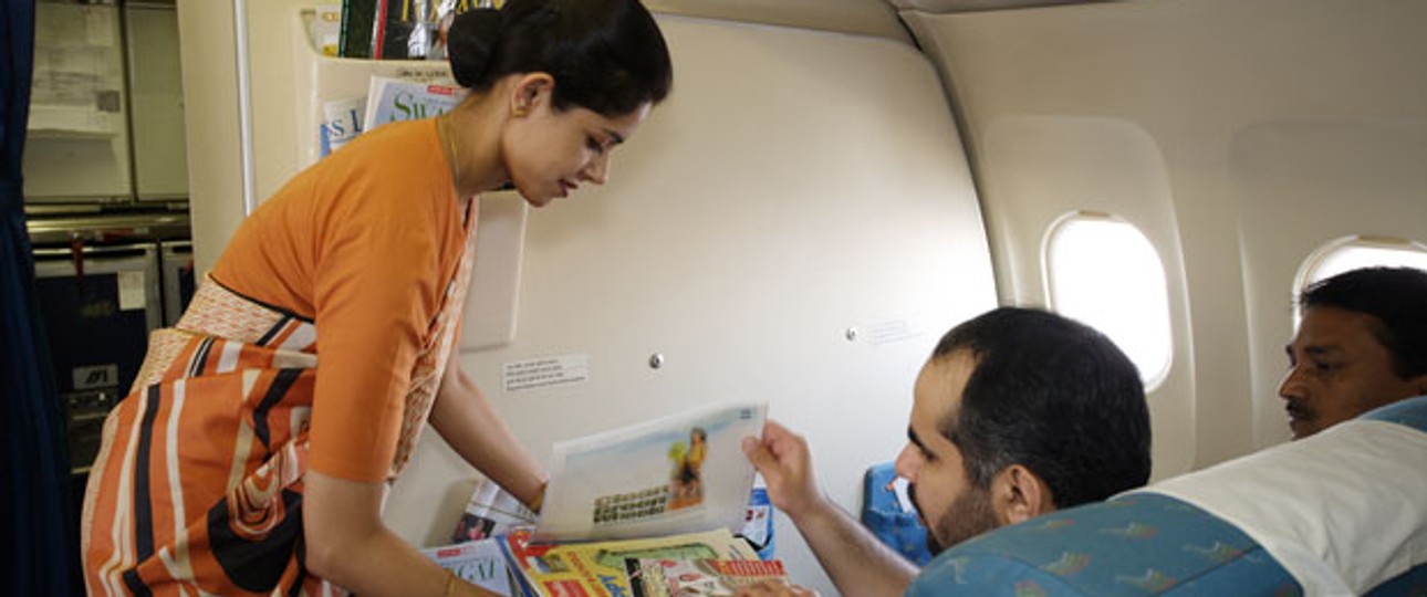 Die orange-schwarzen Saris der Flugbegleiterinnen sind bald Geschichte.