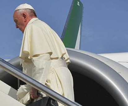 Franziskus: Fliegt er weiterhin mit Alitalia - oder am Ende quasi mit Ryanair?