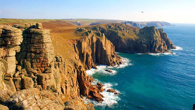 19 Minuten: Mit zweimotorigen Britten-Norman Islander Flugzeugen verbindet die Airline Isles of Scilly Skybus Land's End auf dem Festland mit der Insel St. Mary.