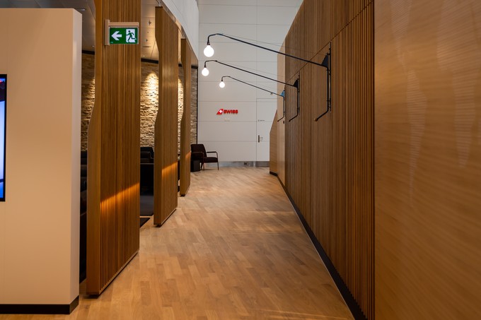 Der Flur zur oberen Etage der Business Lounge....