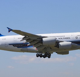 Airbus A380 mit dem Kennzeichen B-6136 von China Southern, hier zu sehen im Jahr 2012: Steht nun mit US-Registrierung am Boden.