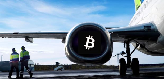Flieger von Air Baltic, Bitcoin-Logo: Neues Zahlungsmittel.