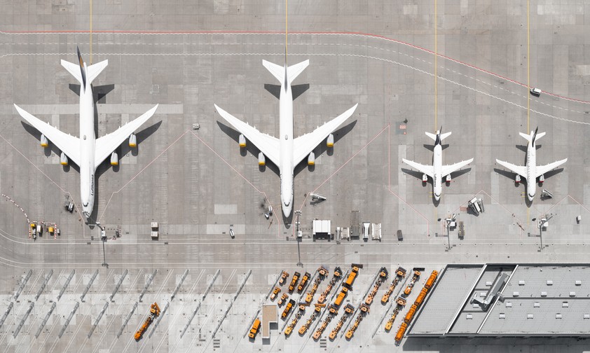 Klein und groß: Jeweils zwei Boeing 747-8 und Airbus A319 nebeneinander in Frankfurt.