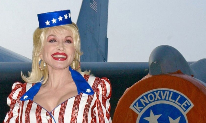 Dolly Parton vor der Miss Dolly: Das Flugzeug gibt es immer noch. 