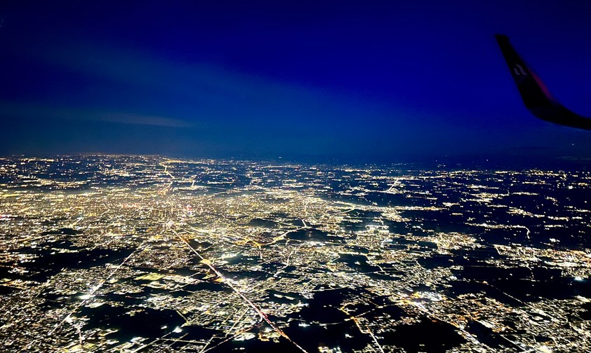Flugzeug über Mailand: Icao und Google wollen belastbarere CO<sub>2</sub>-Berechnungen.