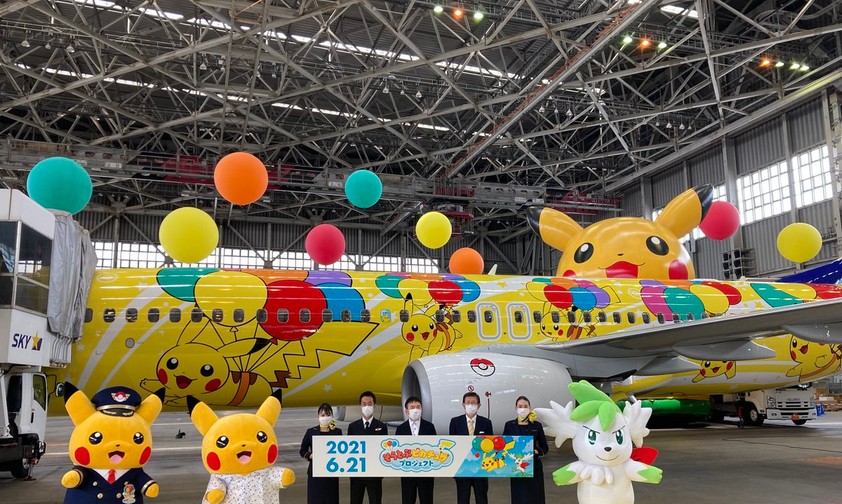 Neue Bemalung: Auf einer Boeing 737 glänzt das neue Pikachu Motiv.
