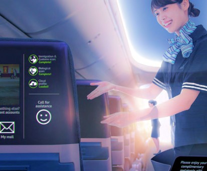 Flugbegleiterin als Hologramm: Bekommen reale Besatzungen bald Unterstützung von Lichtprojektionen?