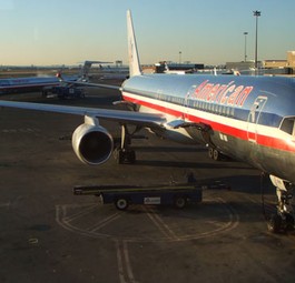 American-Maschine am Flughafen in Boston. Hier startete die Reise mit Hindernissen.