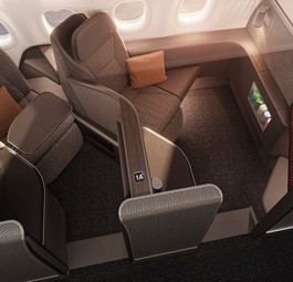 Sitz von Factorydesign: In der ersten Reihe gibt es eine kleine Minibar und deutlich mehr Platz.