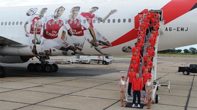 In Europa geht es meist um Sponsoring, wie hier beim Fußballclub Arsenal mit Emirates.