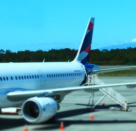 Flieger von Latam in Chile: Die Konkurrenz durch Billigflieger ist groß.