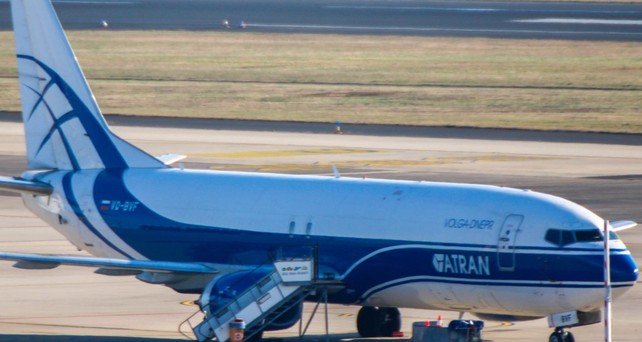 Die in Köln gestrandete Boeing 737 F von Atran: Kann Deutschland nicht mehr verlassen.