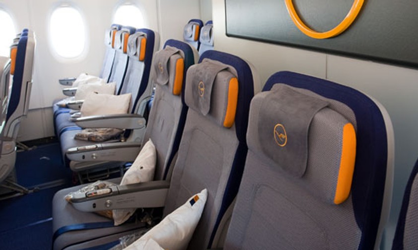 Kabine von Lufthansa: Nicht immer sind nach dem Flug alle Decken und Kissen noch da.