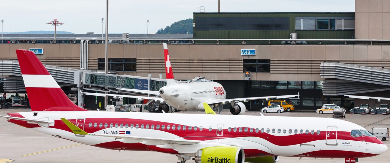 Flugzeuge von Air Baltic und Swiss in Zürich: Lohndumping?