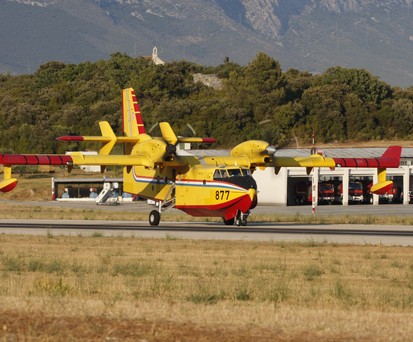 Löschflugzeuge: CL-415 der kroatischen Luftwaffe.