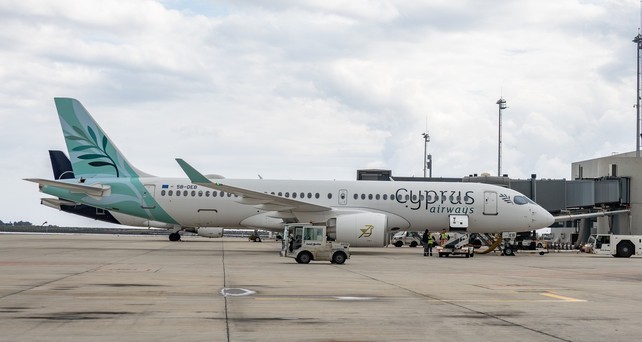 Airbus A220 von Cyprus Airways auf Zypern:  Die Airline musste drei Monate auf einen Flieger verzichten.