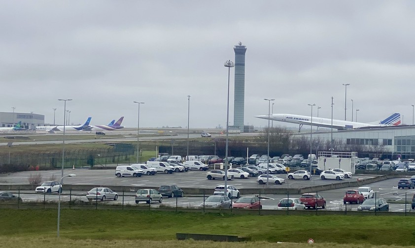 Kontrollturm am Flughafen Paris Charles de Gaulle Airport: Die französische Flugsicherung braucht Veränderung.