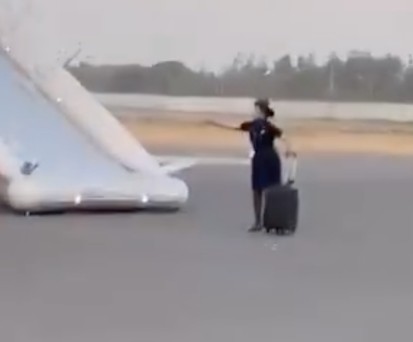 Flugbegleiterin von Indigo: So geht es nicht.
