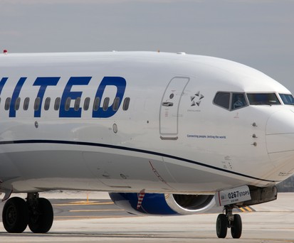 Offenes Cockpitfenster - Flugzeug von United muss umkehren