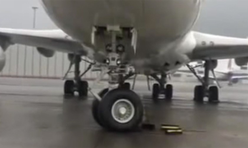 Youtube-Video vom Flughafen Hong Kong: Taifun Hato bringt Bewegung.