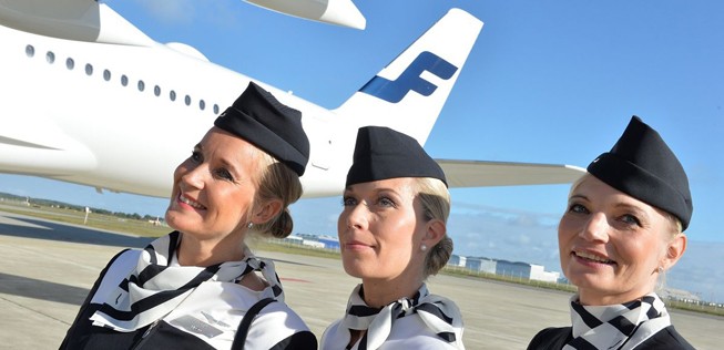 Flugzeug und Flugbegleiterinnen von Finnair: Alleine in Japan vier Ziele.