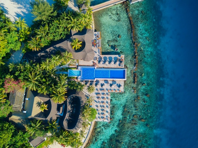 Centara Machchafushi Maldives Pool